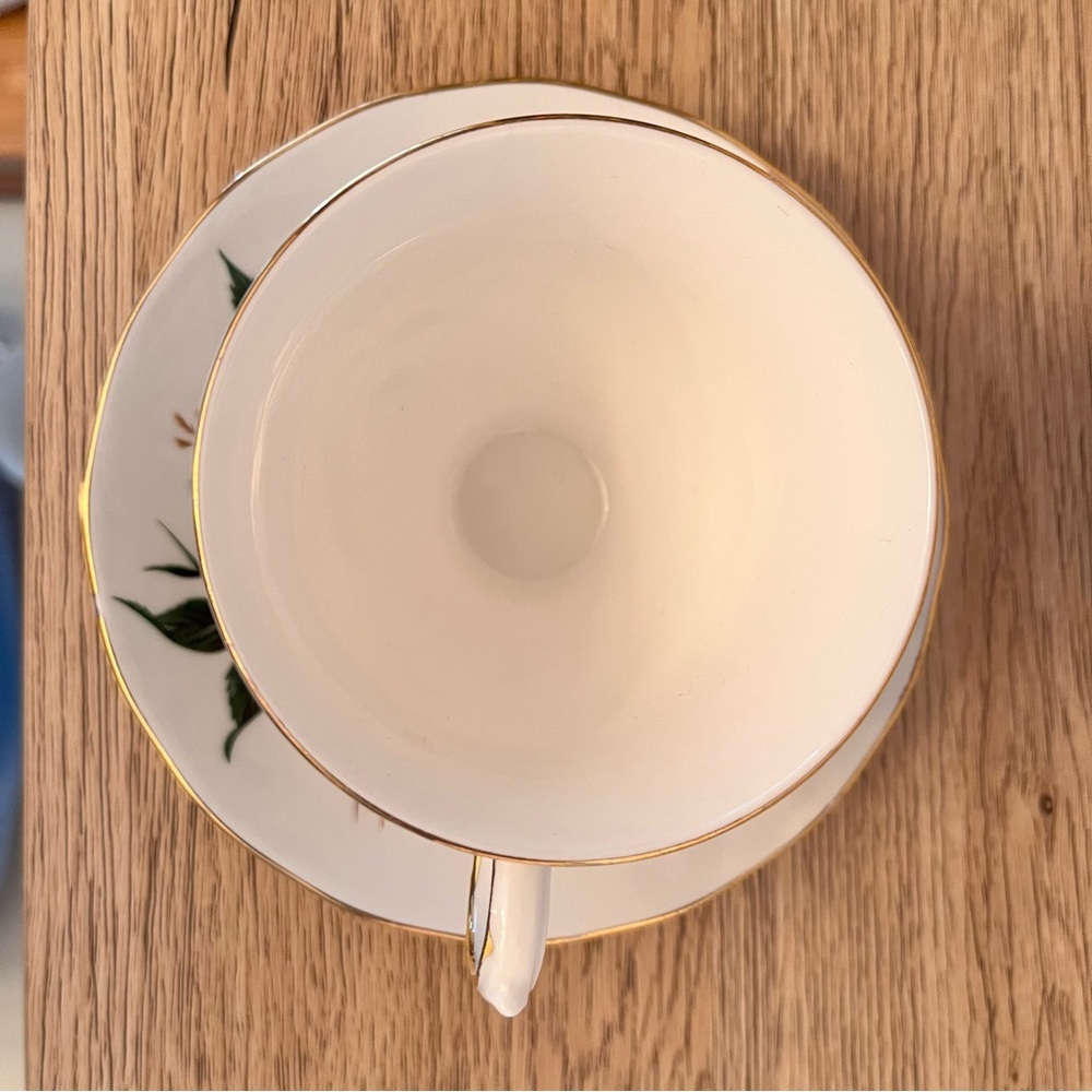 Set of 4 Vintage Royal Vale Blue Rose Bone China Teacups & Saucers England - Picture 6 of 8